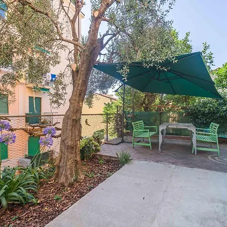 公寓 Quarto Dei Mille Con Giardino